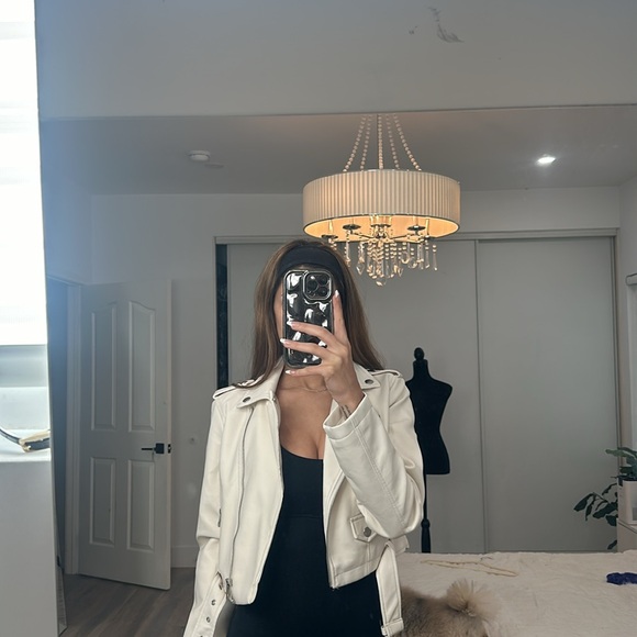 🤍 - Picture 4 of 7